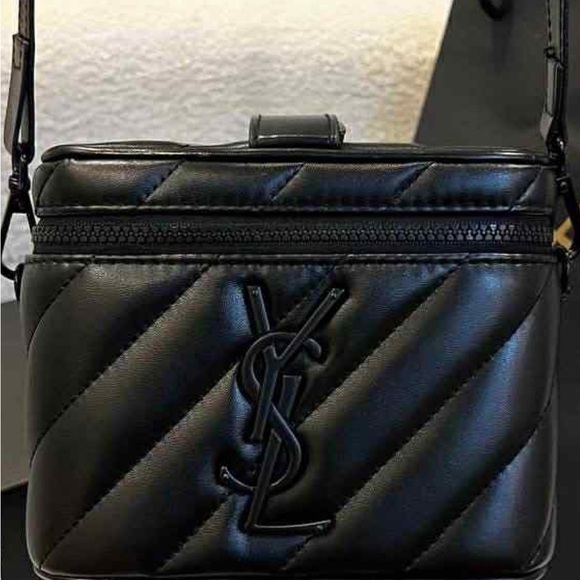 Yves Saint Laurent Black Quilted VIP - GWP Beaute Cosmetic Case. Limited edition - Picture 4 of 17